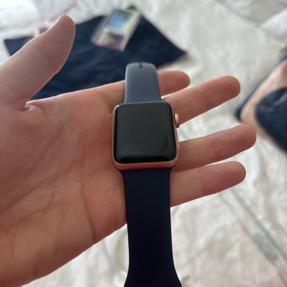 Apple Watch - Picture 2 of 4